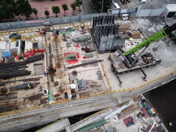 股票配资十倍网站 济南地铁4号线最后洞通的山大路站，正加紧后期施工保年底通车