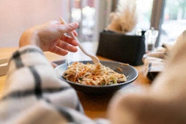 场外配资 吃饭时这一个小改变，竟能延缓衰老、调节血糖、血脂！真的超简单